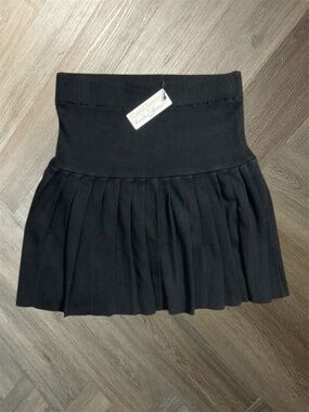 NWT Hunter & Brown Ribbed Knit Pleated Skirt Womens Medium Black Classy Classic